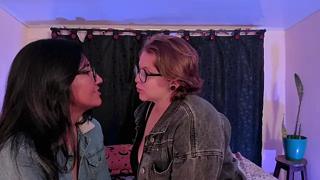 CrazyCakes  online show from April 26, 4:32 am
