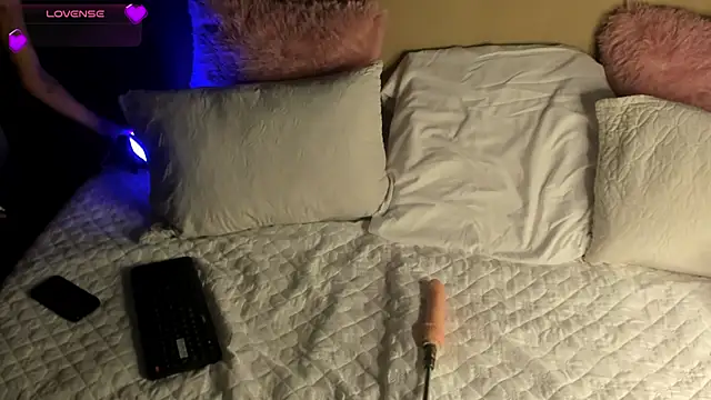  Kendall 19 online show from March 7, 8:14 pm