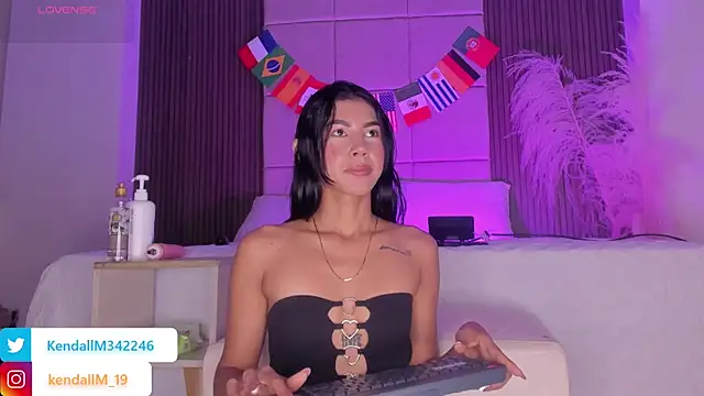 Snapshot of _Kendall_19 chatting on July 6, 7:49 pm Kendall 19 online show from July 6, 7:49 pm