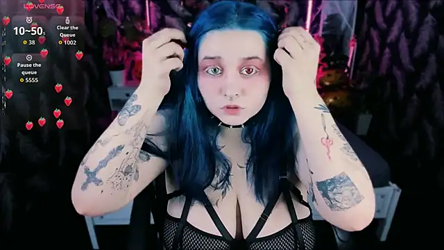 Mira Fyre online show from October 25, 7:58 pm