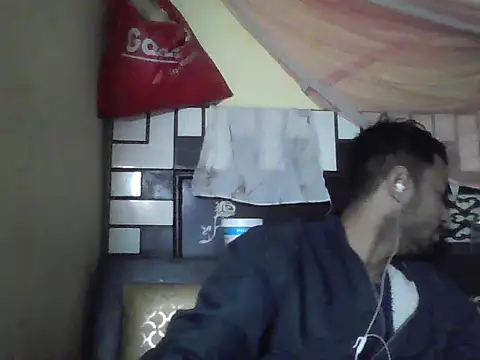 ursdreamperson online show from January 13, 2:37 am