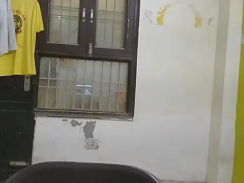ursdreamperson online show from April 28, 2:32 pm