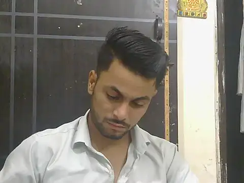 ursdreamperson online show from May 29, 1:17 pm