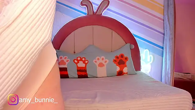 Amy Bunnie 18 online show from September 16, 5:36 pm