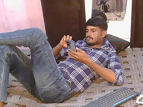 Snapshot of krishjaat43 chatting on July 13, 7:40 am krishjaat43 online show from July 13, 7:40 am