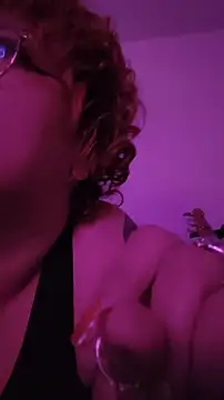 Snapshot of XxGreenGoodxX chatting on November 27, 8:48 am XxGreenGoodxX online show from November 27, 8:48 am