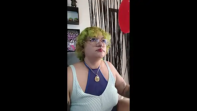 XxGreenGoodxX online show from February 13, 6:30 pm