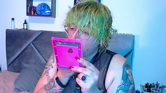 XxGreenGoodxX online show from January 17, 7:39 pm