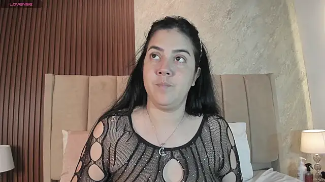  Cris Spicy  online show from April 15, 7:40 pm