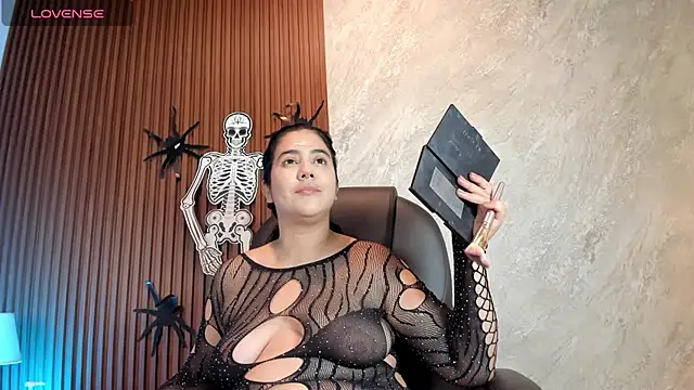  Cris Spicy  online show from October 28, 7:02 pm