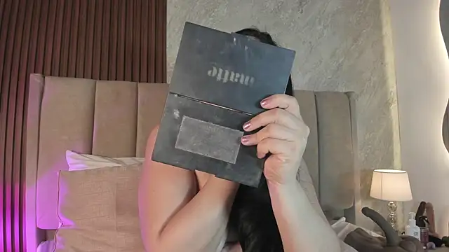  Cris Spicy  online show from April 12, 6:11 pm