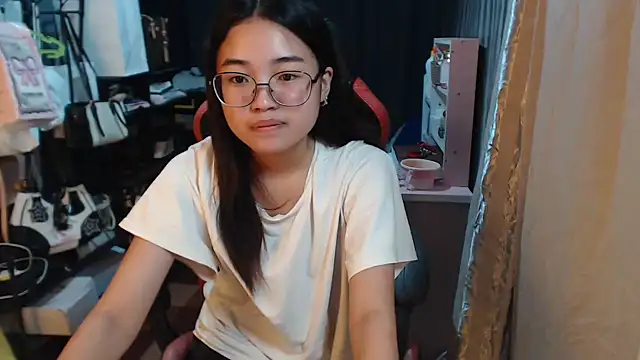 Snapshot of urhoneybunny25 chatting on October 13, 8:38 am urhoneybunny25 online show from October 13, 8:38 am