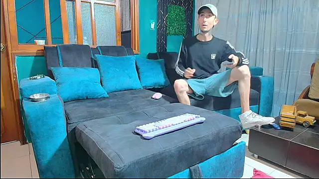 tom-y-alexa online show from February 26, 12:10 am