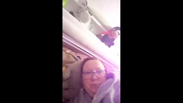 Snapshot of WifeyXRated chatting on December 3, 10:58 am WifeyXRated online show from December 3, 10:58 am