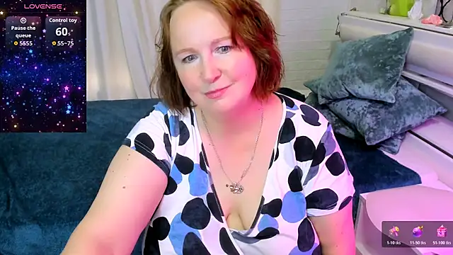 Snapshot of WifeyXRated chatting on July 3, 6:09 am WifeyXRated online show from July 3, 6:09 am