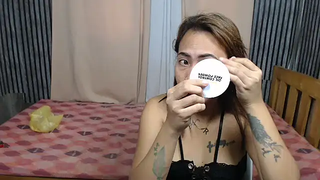 joanpetite online show from October 21, 1:38 am