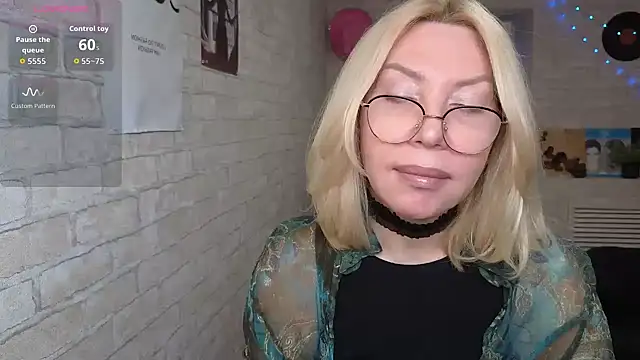 Wendy Waves online show from November 27, 12:05 pm