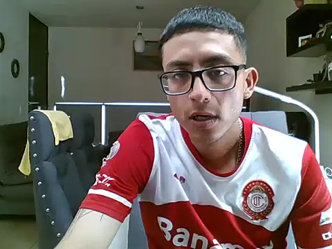 Jaleale33 online show from April 10, 4:25 pm