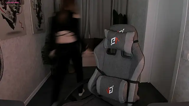 Snapshot of Lori_Blossom chatting on February 27, 1:28 am Lori Blossom online show from February 27, 1:28 am