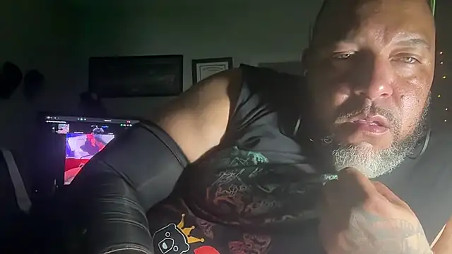 TheGreenEyedBear online show from August 1, 5:27 am