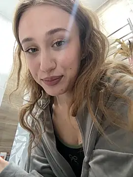 Snapshot of yourfavpsy_ chatting on March 25, 11:42 am yourfavpsy online show from March 25, 11:42 am