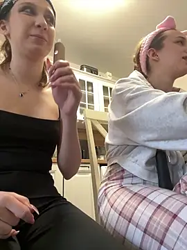 Snapshot of yourfavpsy_ chatting on March 27, 1:12 pm yourfavpsy online show from March 27, 1:12 pm