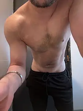 FitNhot sam online show from April 12, 10:40 am