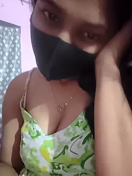 Snapshot of sexykrisha chatting on December 18, 12:05 am sexykrisha online show from December 18, 12:05 am