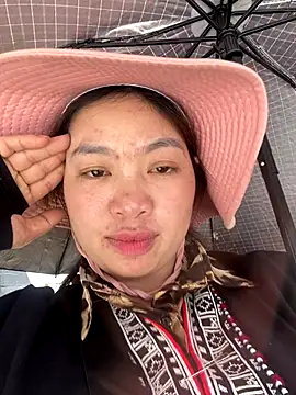 Snapshot of Nhung584 chatting on October 27, 5:30 am Nhung584 online show from October 27, 5:30 am