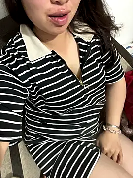 Snapshot of Nhung584 chatting on October 29, 1:10 pm Nhung584 online show from October 29, 1:10 pm