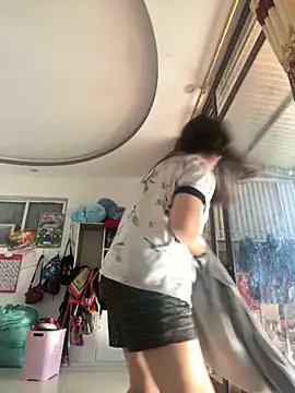 Snapshot of Nhung584 chatting on October 18, 12:01 am Nhung584 online show from October 18, 12:01 am