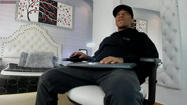 Snapshot of Yan_king1 chatting on October 9, 4:46 am Yan king1 online show from October 9, 4:46 am