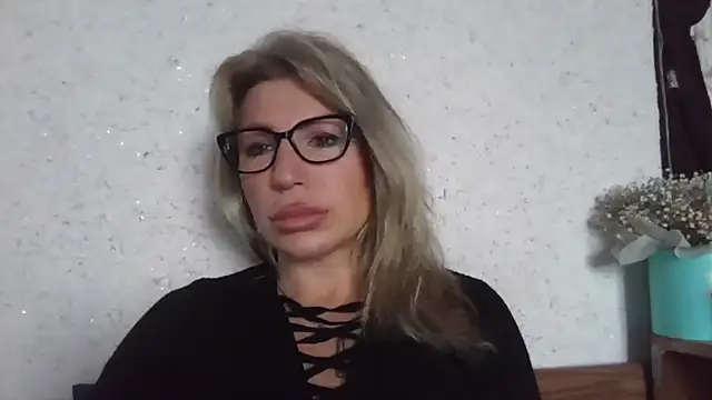 fox red lady7 online show from January 17, 10:30 am