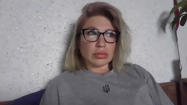 fox red lady7 online show from April 12, 8:50 am