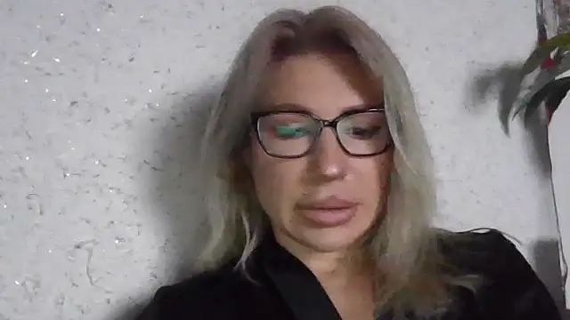 fox red lady7 online show from April 11, 7:05 am