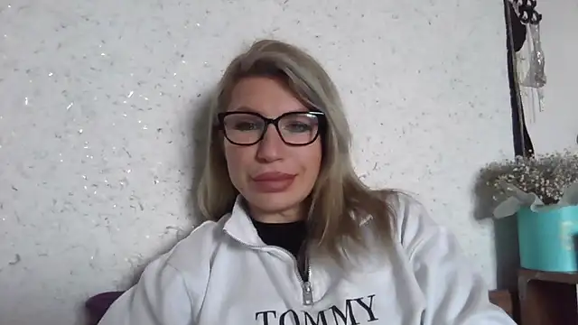 fox red lady7 online show from January 19, 10:30 am