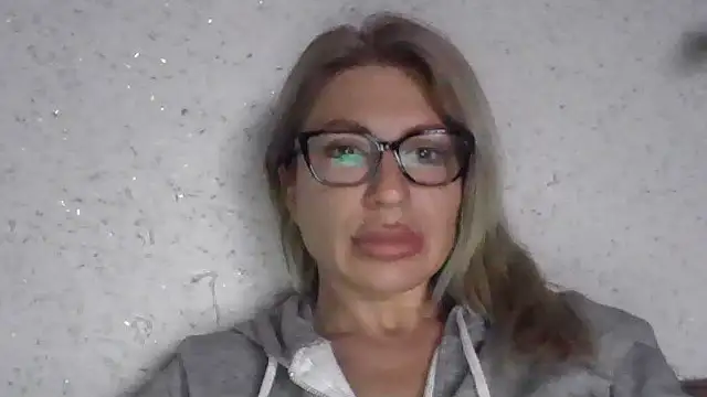 fox red lady7 online show from April 10, 9:27 am