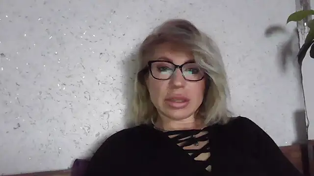 fox red lady7 online show from April 17, 6:49 am