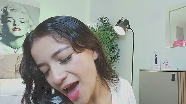 LUNAA    online show from November 20, 3:51 am