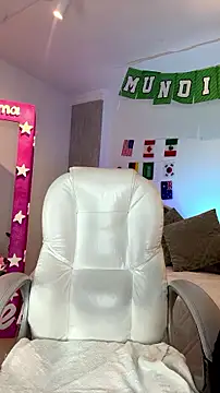 Snapshot of LUNAA___ chatting on July 14, 3:22 am LUNAA online show from July 14, 3:22 am