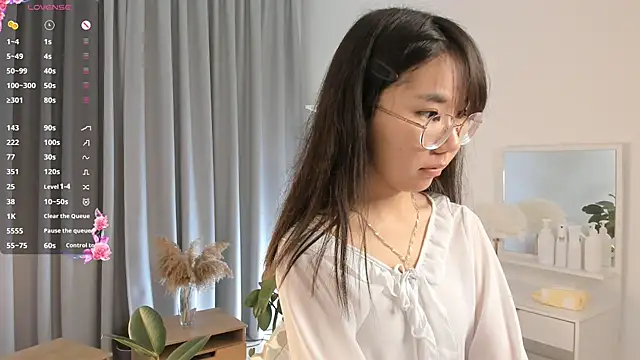 UdelaDodson online show from September 10, 4:06 pm