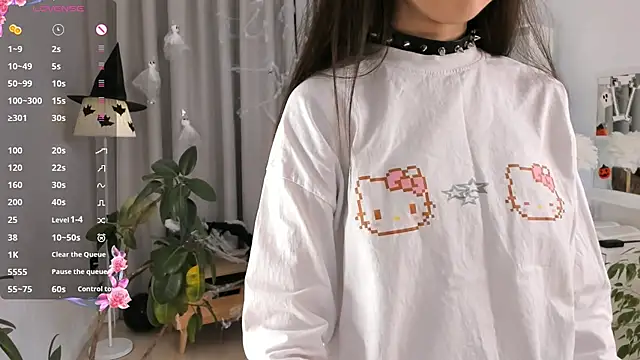 UdelaDodson online show from October 31, 1:13 am