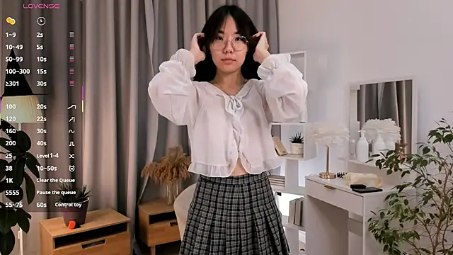 UdelaDodson online show from November 15, 1:09 am