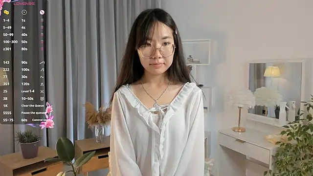 UdelaDodson online show from September 14, 3:12 pm
