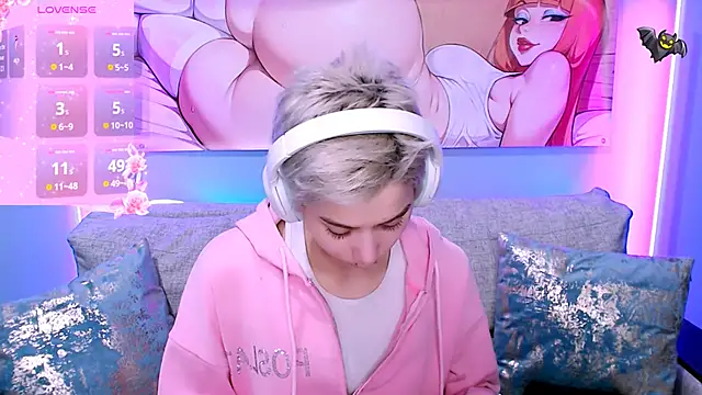 SophieAsh online show from November 20, 8:04 am