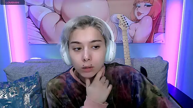 SophieAsh online show from November 18, 9:01 am