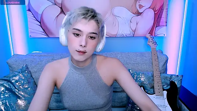 SophieAsh online show from November 23, 3:00 pm