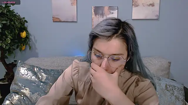 SophieAsh online show from October 2, 7:12 am