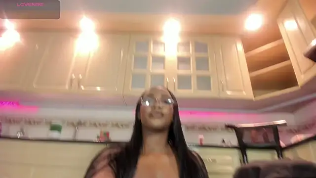 Snapshot of ReinaMiah chatting on November 7, 3:44 am ReinaMiah online show from November 7, 3:44 am