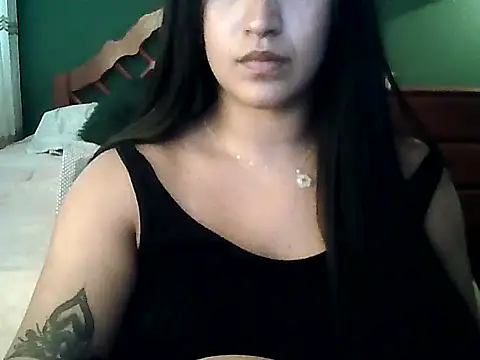 FallsForHerSmile online show from March 18, 7:26 pm